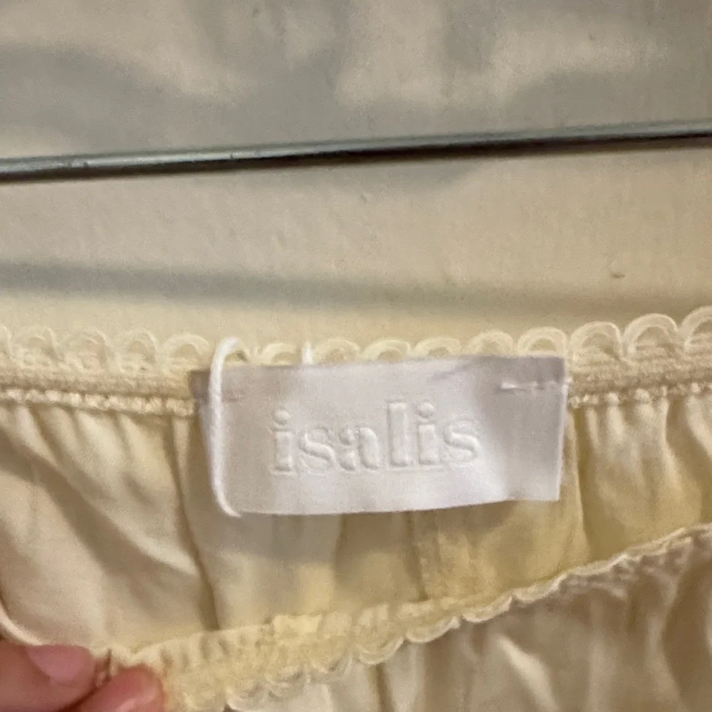 Luxurious Cream Lace Women's Sleep Shorts - Picture 2 of 4